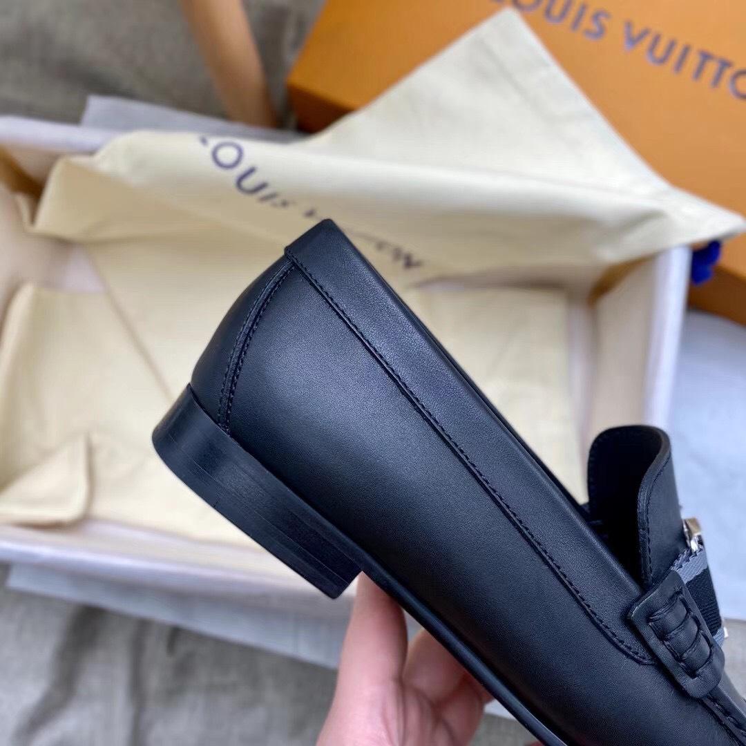 Giày lười Louis Vuitton đế cao like au da trơn tag vải GLLV125