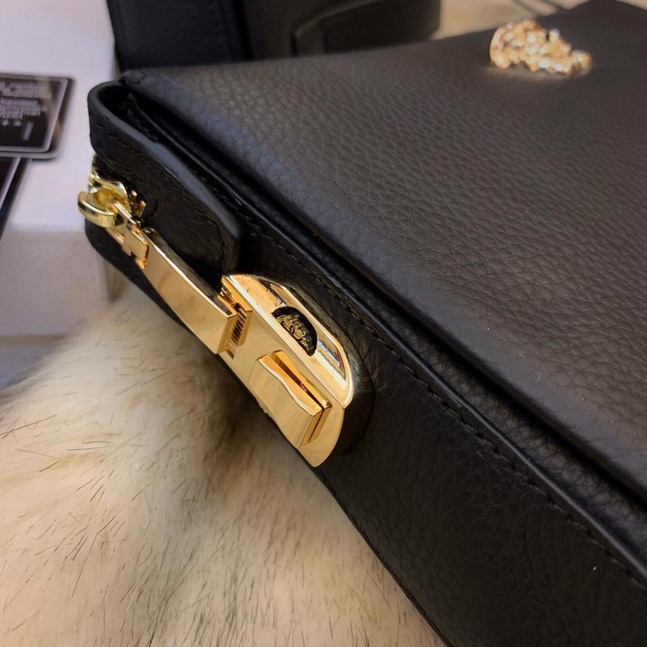 Ví nam Versace siêu cấp cầm tay hoạ tiết da nhăn màu đen VNVS16