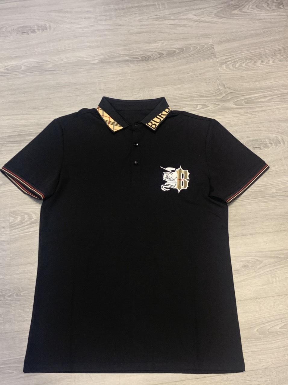 Áo phông Burberry siêu cấp hoạ tiết ngựa viền cổ logo APLV01