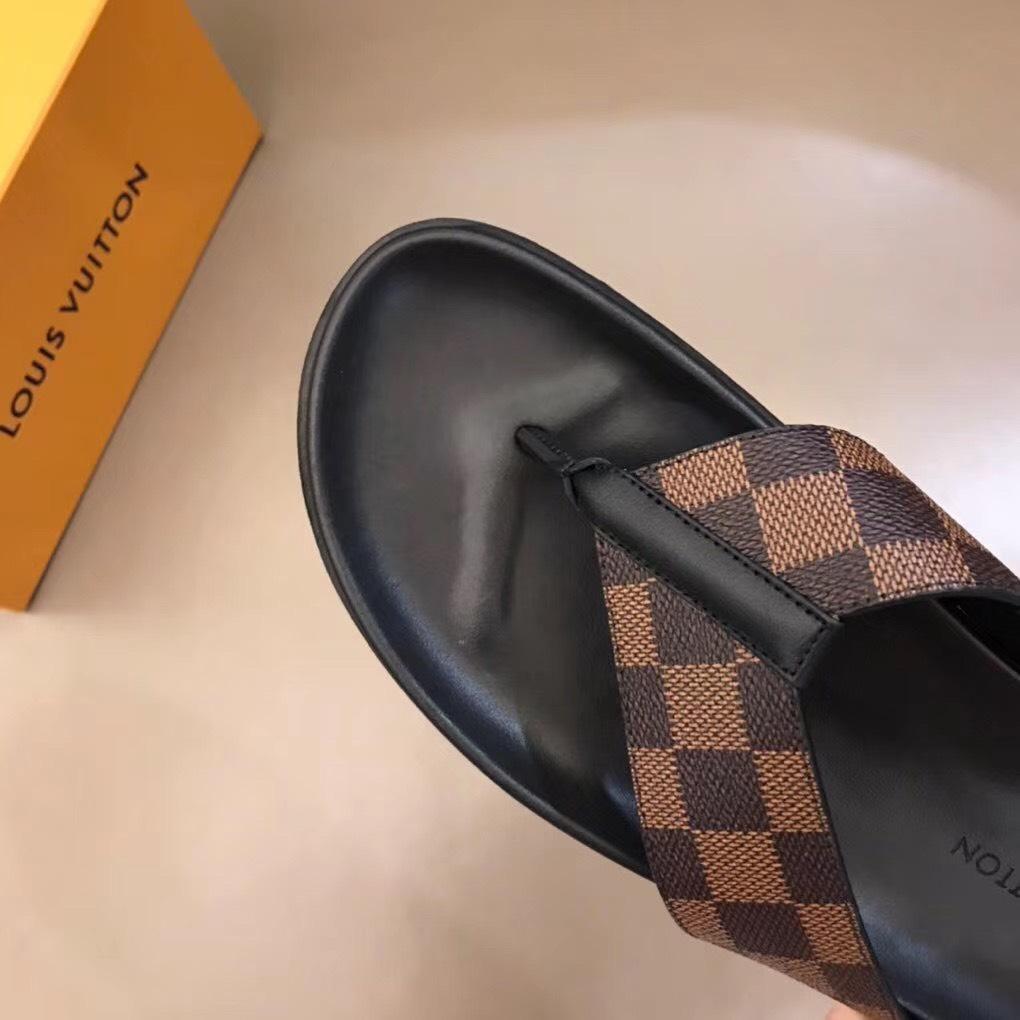 Dép nam Louis Vuitton siêu cấp kẹp ngón hoạ tiết caro nâu DLV39