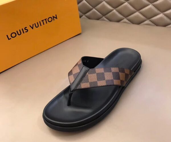 Dép nam Louis Vuitton siêu cấp kẹp ngón hoạ tiết caro nâu DLV39