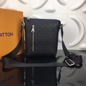 Túi đeo chéo Louis Vuitton like au hoạ tiết caro dập chìm khoá dọc TDCLV17