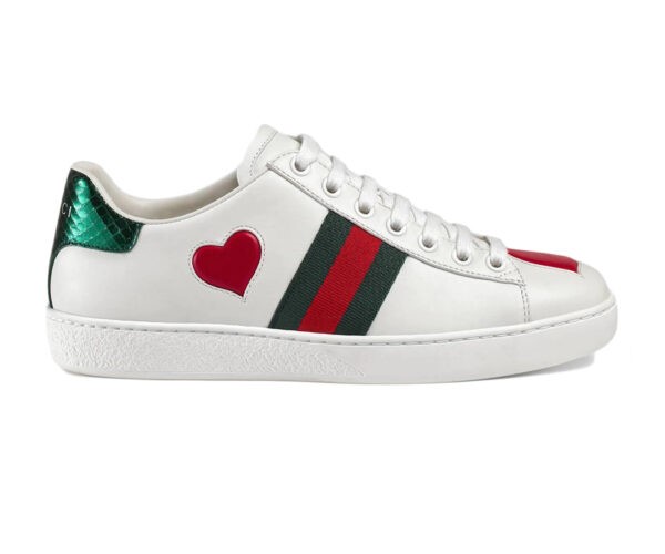 Giày Ace đơn giản nhưng tinh tế