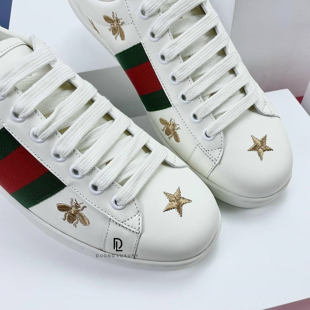 Phối đồ với giày Gucci ong
