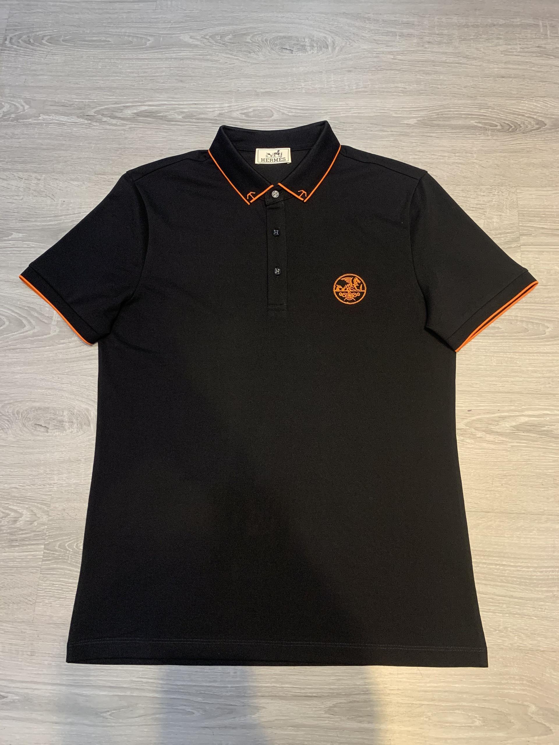 Áo phông Hermes siêu cấp màu đen hoạ tiết viền cam APH03