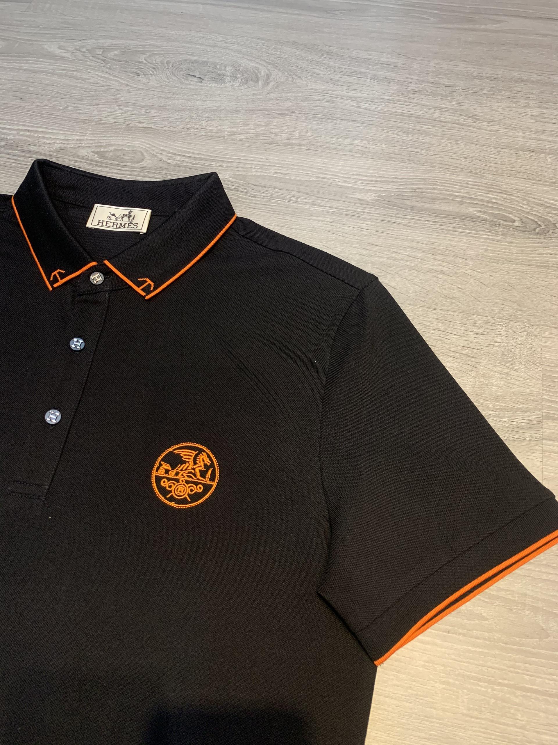 Áo phông Hermes siêu cấp màu đen hoạ tiết viền cam APH03