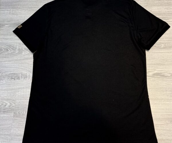 Áo phông Versace siêu cấp full đen thêu chỉ vàng hai bên eo APV03