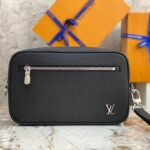 Clutch cầm tay LV Pochette Kasai da taiga logo nổi Like Auth