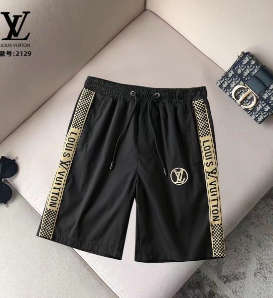 Quần short Louis Vuitton siêu cấp màu đen viền vàng họa tiết logo QSLV2129