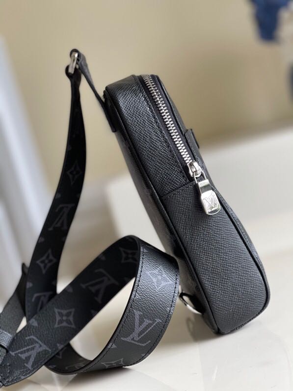 Túi đeo chéo Louis Vuitton hoạ tiết hoa đen bao tử TDCLV24