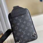 Túi đeo chéo Louis Vuitton hoạ tiết hoa đen bao tử TDCLV24