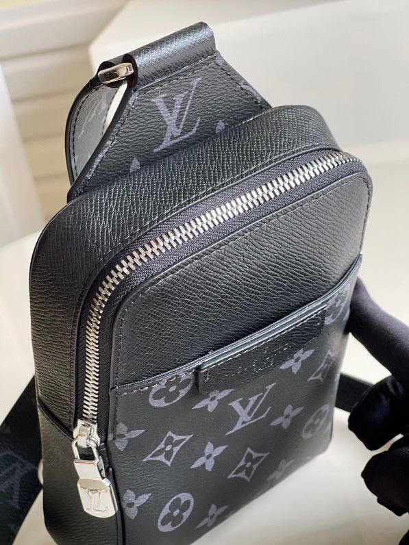 Túi đeo chéo Louis Vuitton hoạ tiết hoa đen bao tử TDCLV24