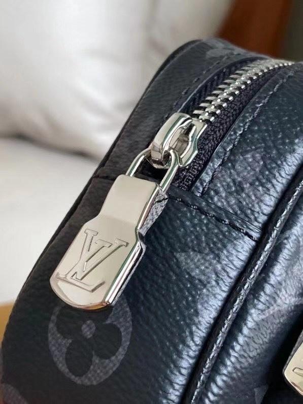 Túi đeo chéo Louis Vuitton like au hoạ tiết hoa đen chéo ngực TDCLV26