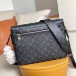 Túi đeo chéo Louis Vuitton like au hoạ tiết hoa phối da taiga TDCLV25