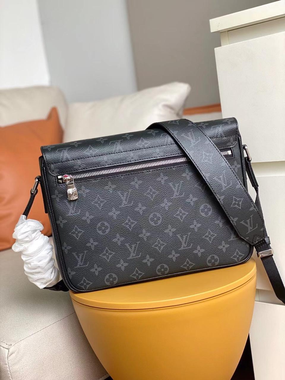 Túi đeo chéo Louis Vuitton like au hoạ tiết hoa phối da taiga TDCLV25