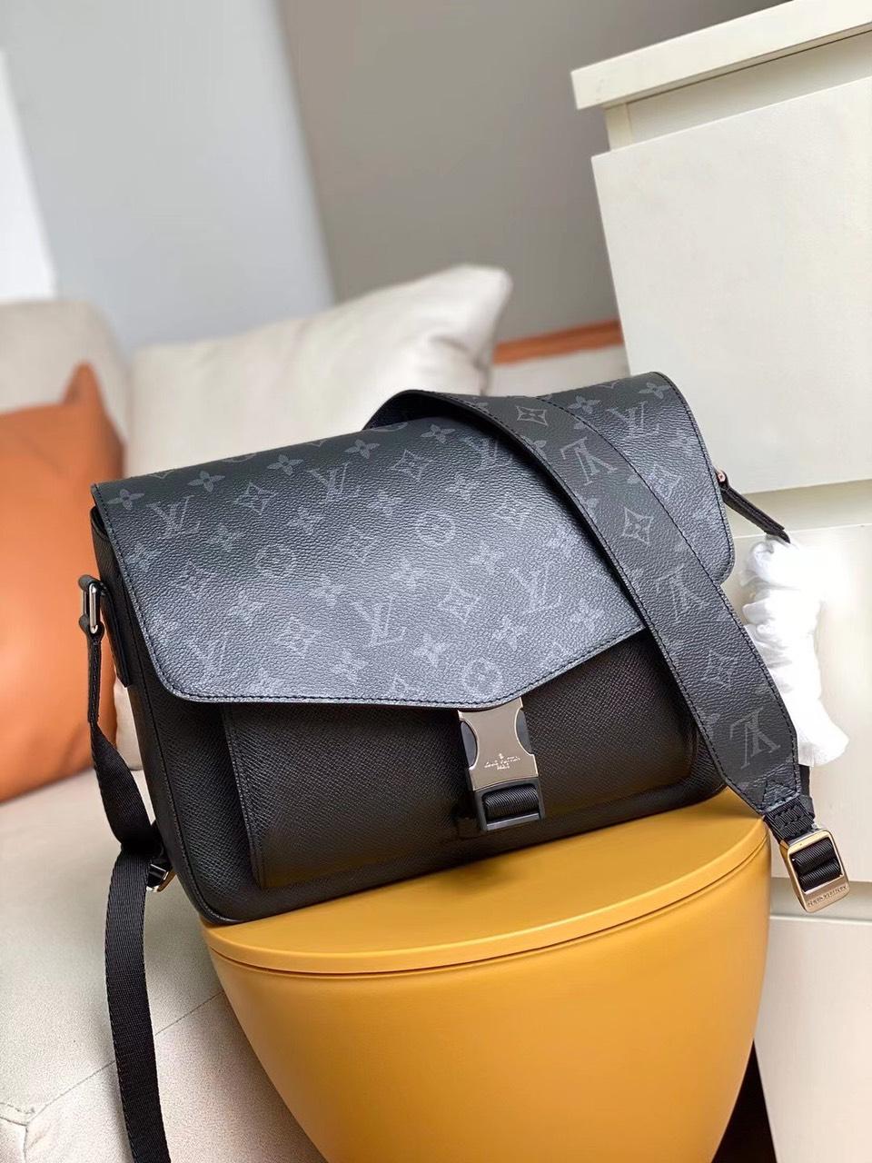 Túi đeo chéo Louis Vuitton like au hoạ tiết hoa phối da taiga TDCLV25