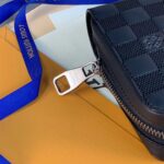 Ví dài Louis Vuitton cầm tay họa tiết caro dập chìm Like Auth