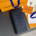 Ví gập Louis Vuitton Brazza da nhăn hoa chìm Monogram màu đen Like Auth