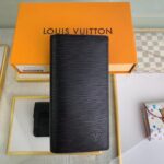 Ví gấp Louis Vuitton màu đen da epi Like Auth