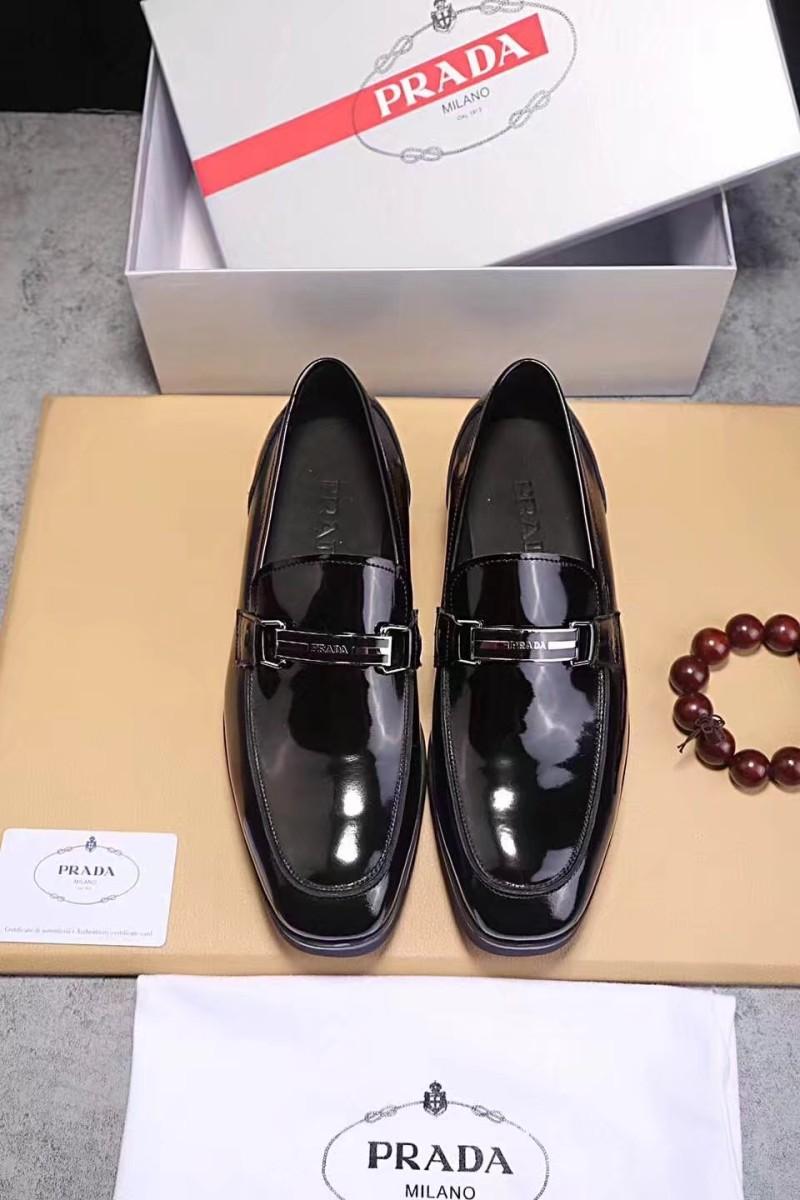Sản phẩm của thương hiệu giày nổi tiếng Prada với chất liệu da cao cấp