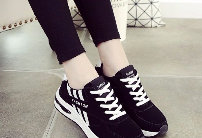 Cách thắt dây giày dài vắt chéo lên trên