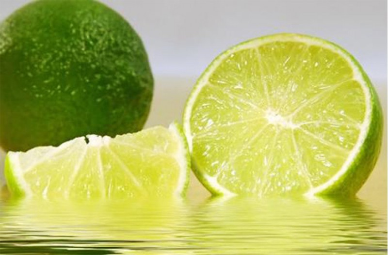 Cách giặt giày bằng chanh tươi