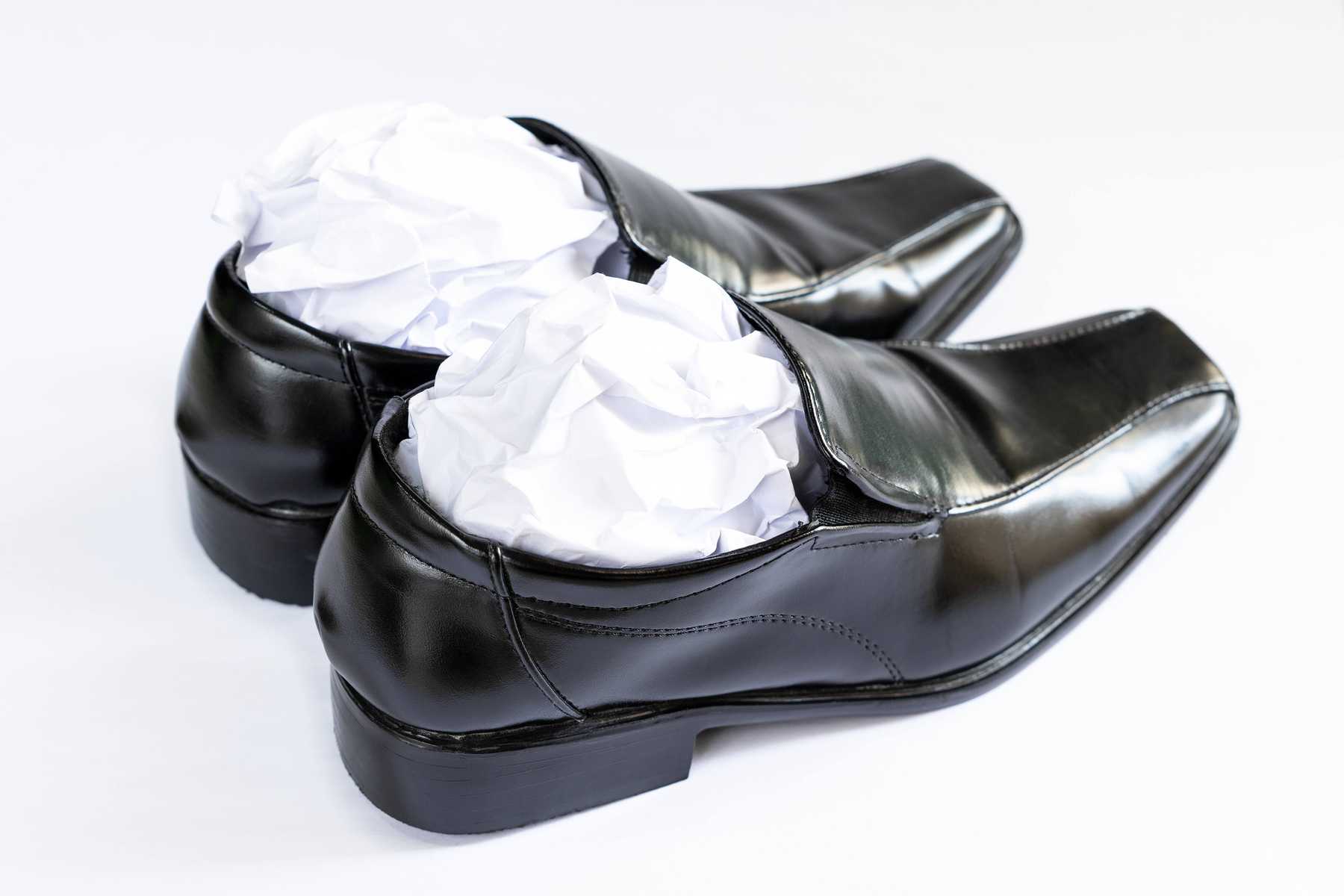 Xử lý giày rộng bằng cách thêm giấy vô cùng tiện lợi và dễ dàng