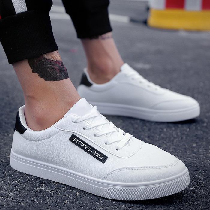 Giày Sneaker là phụ kiện ai cũng có cho mình ít nhất 1 đôiGiày Sneaker là phụ kiện ai cũng có cho mình ít nhất 1 đôi