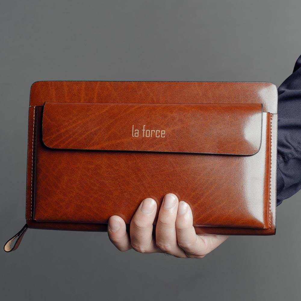 Ví cầm tay nam hiện đang rất được ưa chuộng