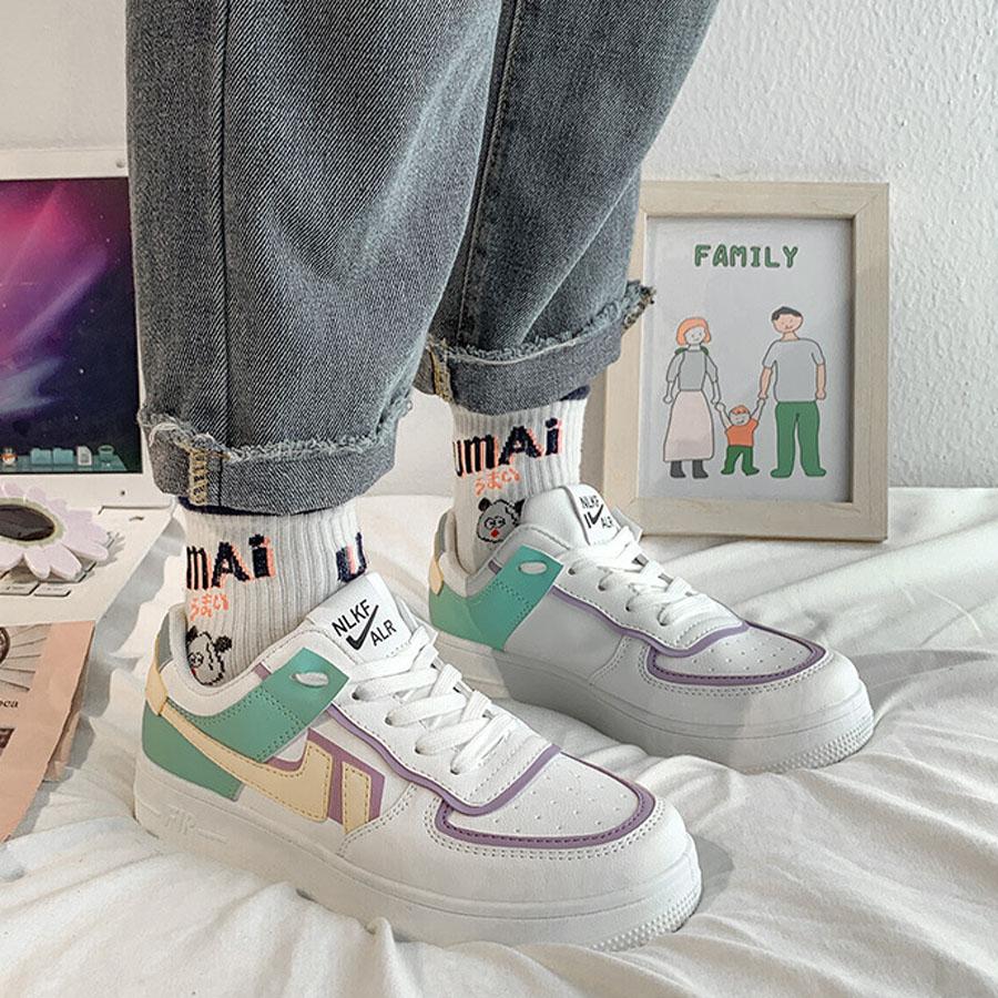 Giày chunky đế cao phối với quần baggy vải jean