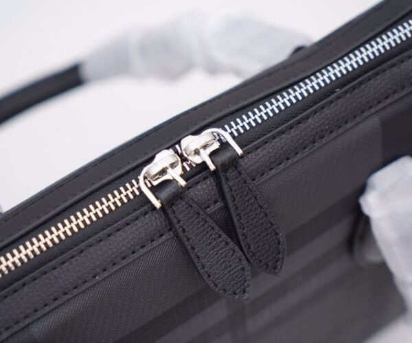 Túi xách Burberry siêu cấp caro màu xám họa tiết khóa đôi