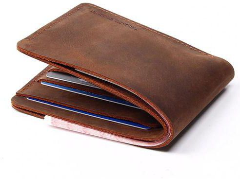 Một chiếc ví được làm từ da bò thật