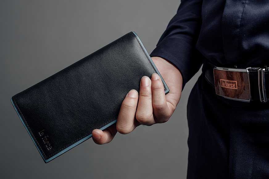 Chất liệu và chế tác quyết định độ bền của chiếc ví nam dài