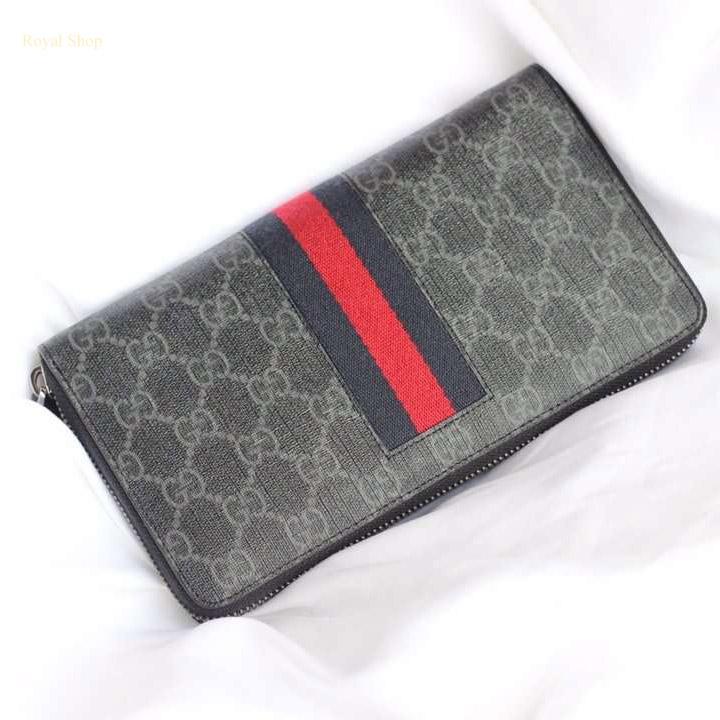 Họa tiết trên ví tạo nên ấn tượng đặc biệt cho khách hàng