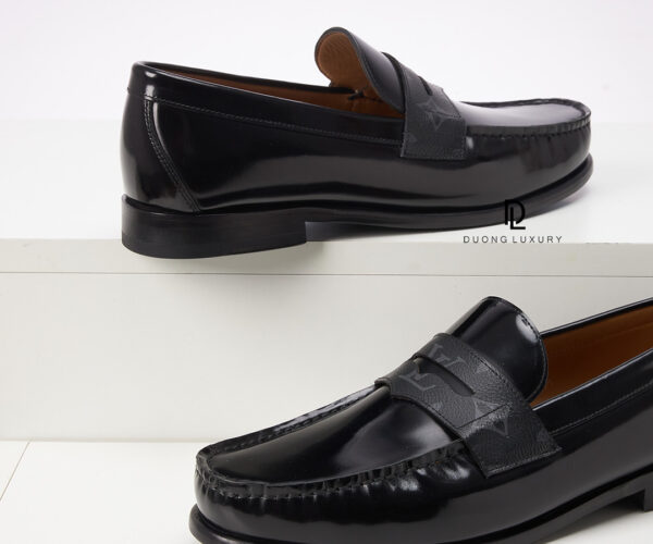 Giày lười Louis Vuitton da trơn tag hoa màu đen