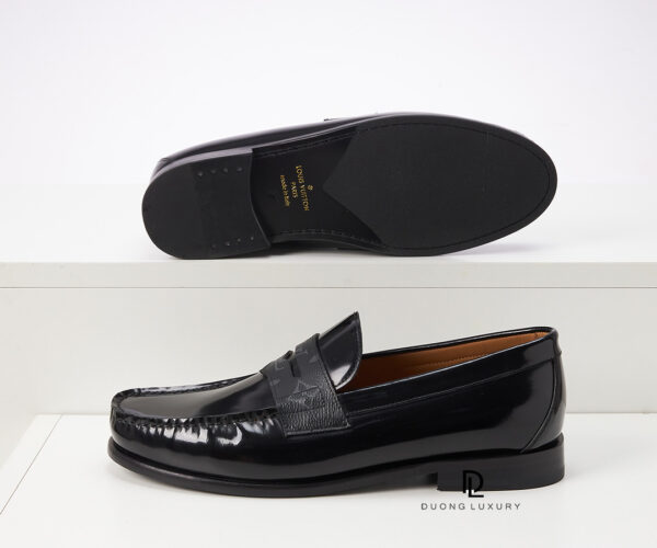 Giày lười Louis Vuitton da trơn tag hoa màu đen