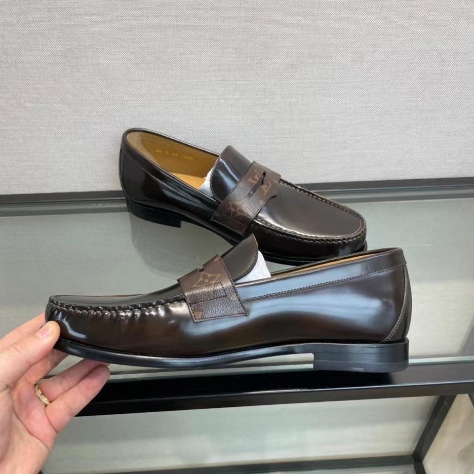 Giày lười Louis Vuitton like au đế cao da trơn tag hoa màu nâu GLLV131