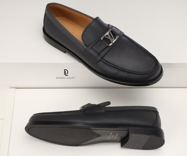 Giày lười Louis Vuitton đế cao da taiga khóa nhỏ màu đen Like Auth