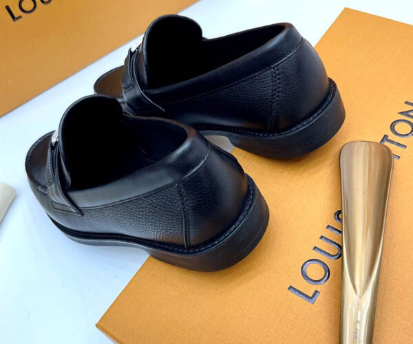 Giày lười Louis Vuitton like au đế cao da nhăn full đen GLLV137