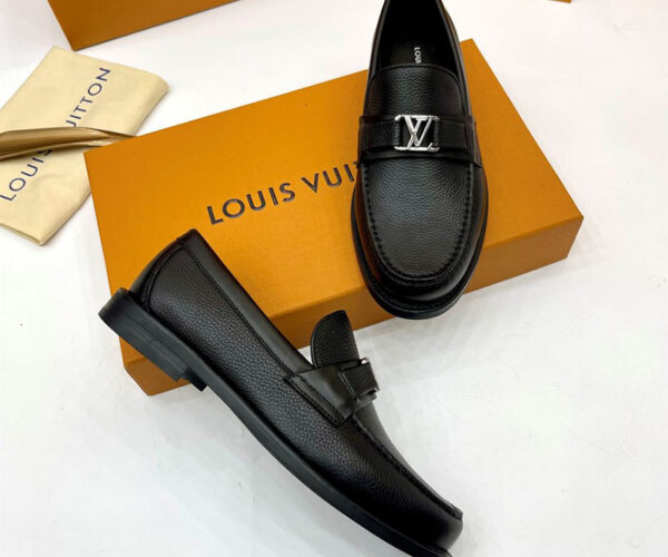 Giày lười Louis Vuitton like au đế cao da nhăn full đen GLLV137
