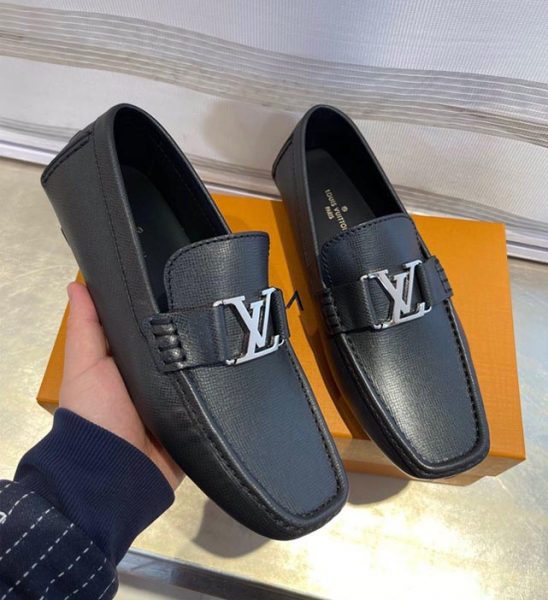 Giày lười Louis Vuitton like au da taiga mũi vuông khóa trắng GLLV140