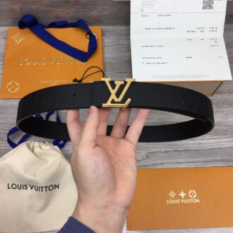 Thắt lưng Louis Vuitton like au da trơn họa tiết chữ nổi màu đen TLLV88