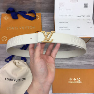 Thắt lưng Louis Vuitton like au da trơn họa tiết chữ nổi màu trắng TLLV89