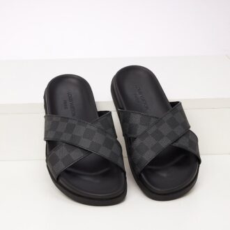 Dép Louis Vuitton nam họa tiết caro quai chéo màu đen
