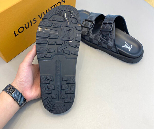 Dép Louis Vuitton siêu cấp quai ngang họa tiết caro phối logo màu đen DLV43