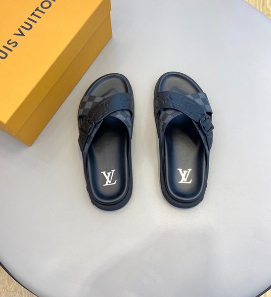 Dép quai chéo Louis Vuitton siêu cấp họa tiết caro phối logo dập màu đen DLV42