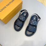 Dép sandal Louis Vuitton siêu cấp họa tiết caro phối logo chìm màu đen DLV44