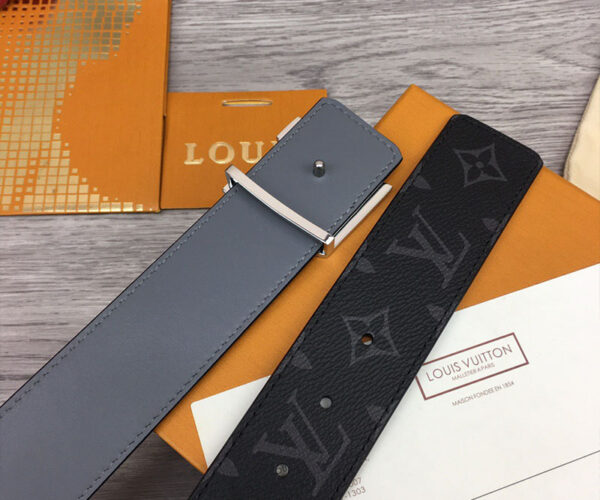 Thắt lưng Louis Vuitton like au họa tiết hoa đen khóa logo xanh TLLV97