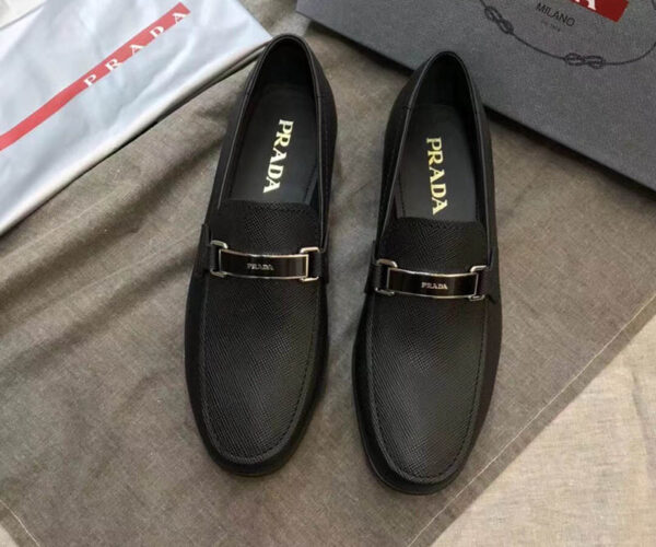 Giày lười Prada like au họa tiết thanh ngang màu đen GLP43