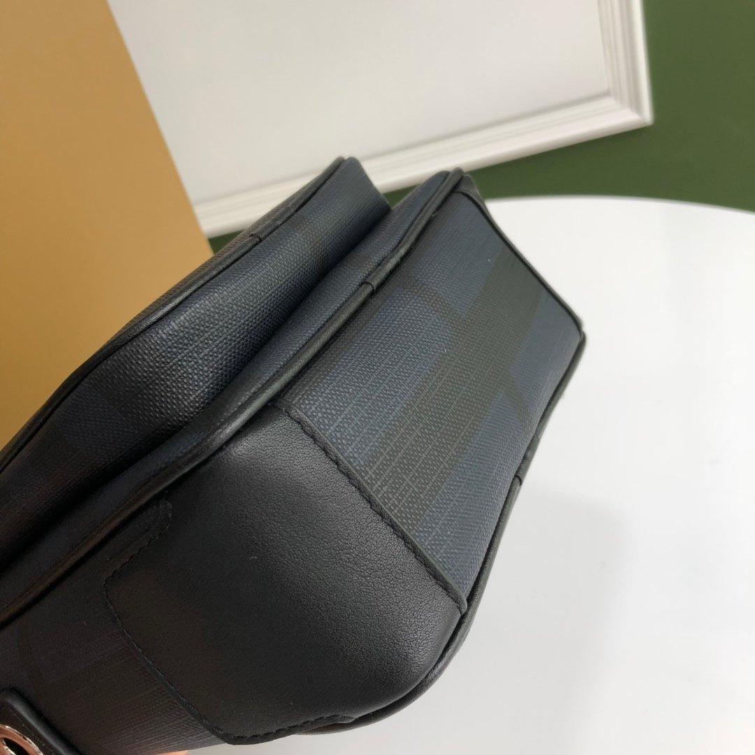 Túi đeo chéo Burberry like au họa tiết kẻ xanh TDCB09